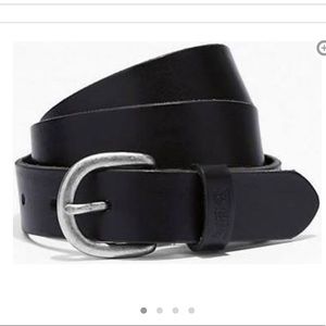 Levi’s black leather belt